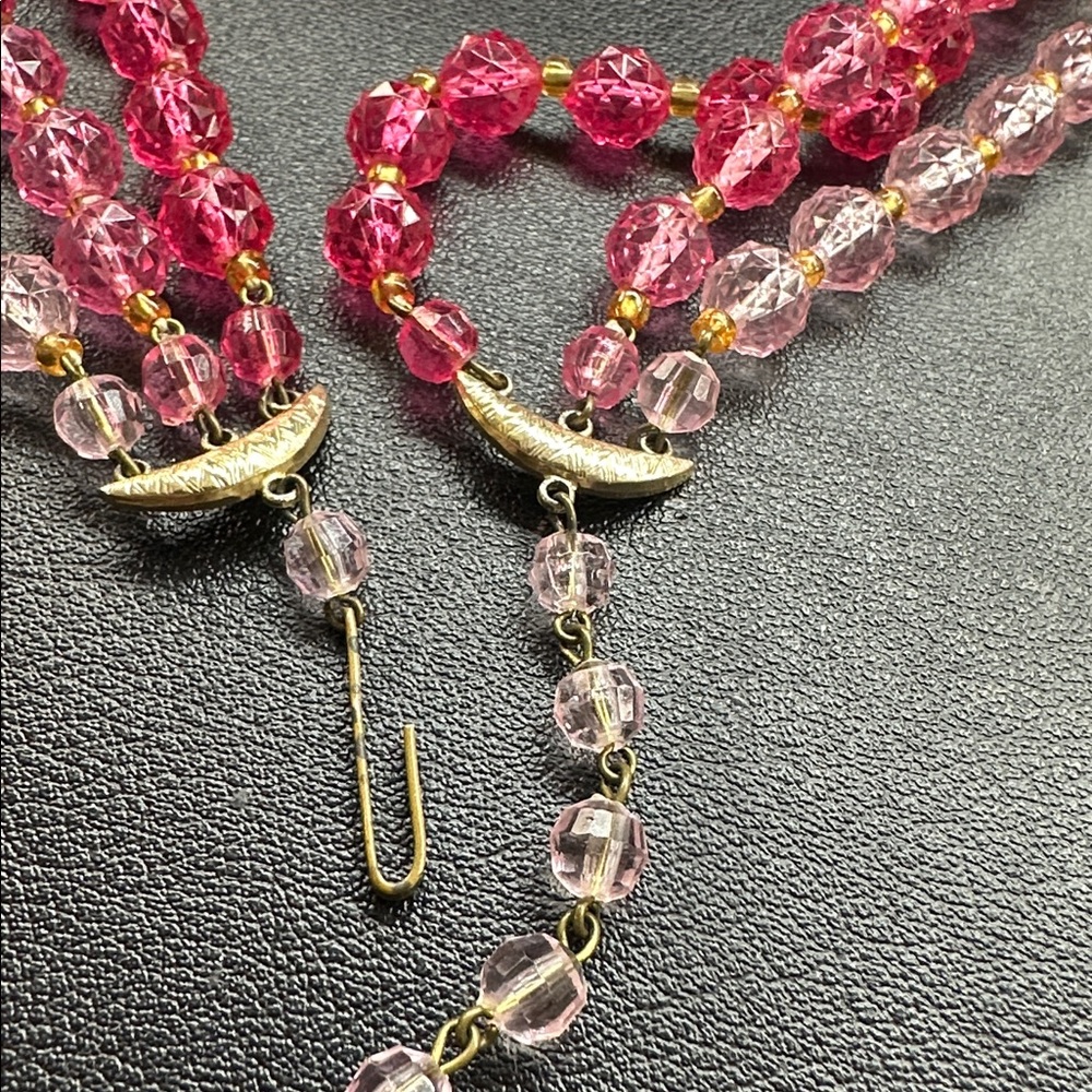 275- West Germany Pink Lucite/Acrylic Ombre triple Beaded Neck. & Clip Earrings - Picture 7 of 7